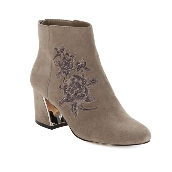 💫 Floral Suede Ankle Booties - Picture 1 of 4